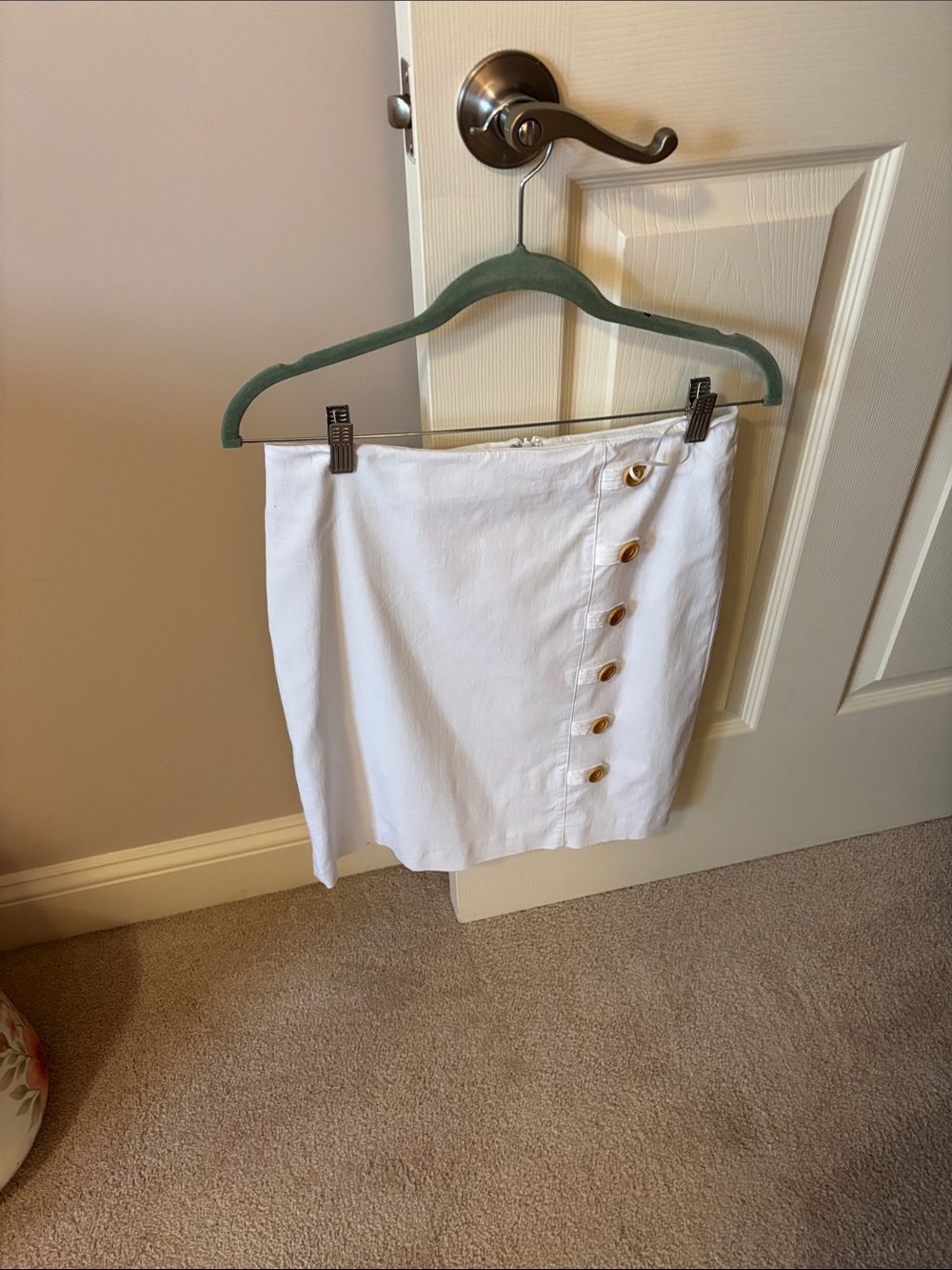 White Button-Accent Women’s Mini Skirt EUC